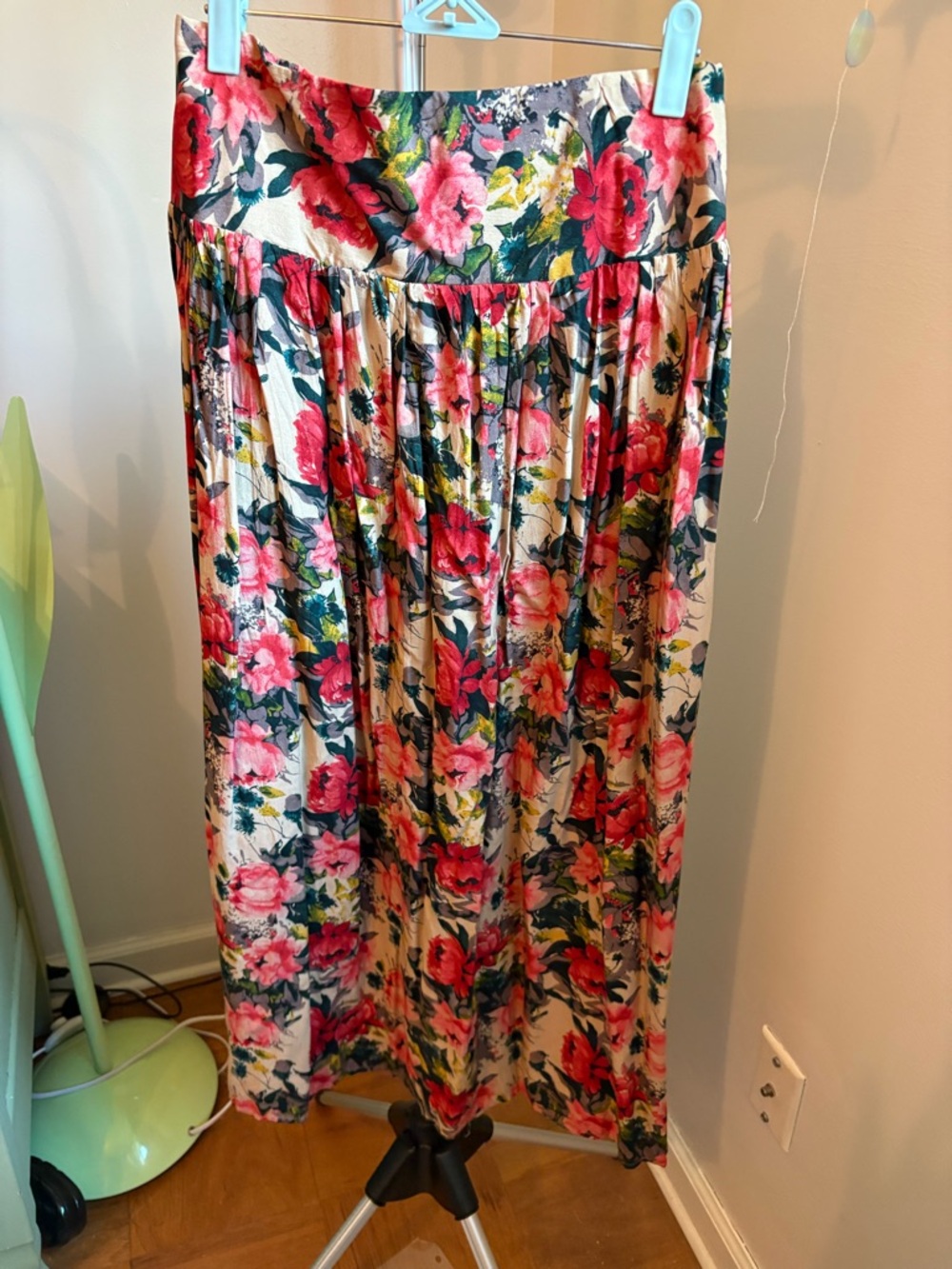 NATURAL LIFE Addie Midi Skirt Tan Red Roses M Medium